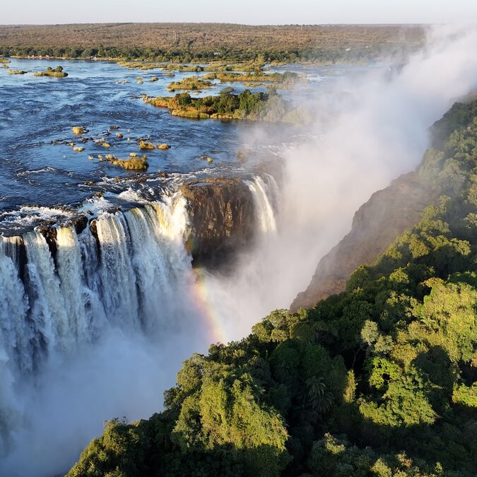 Victoria Falls | © shutterstock_2484735457