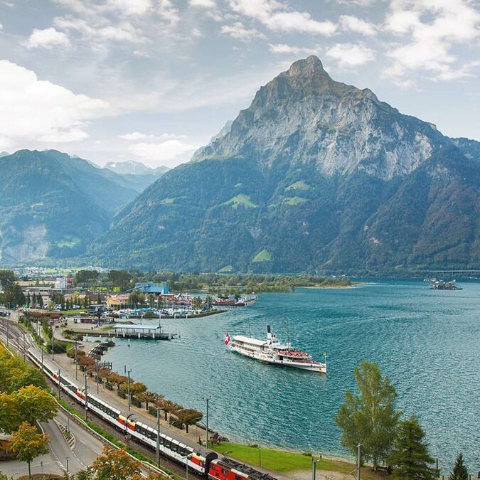Gotthard Panorama Express am Vierwaltstättersee | © SBB CFF FFS