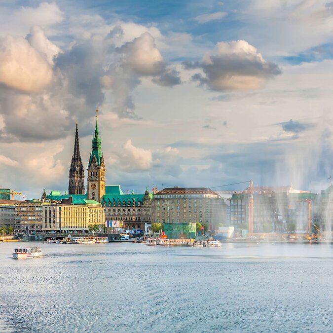 Panoramasicht auf den See und das Zentrum von Hamburg | © Shutterstock 236235733