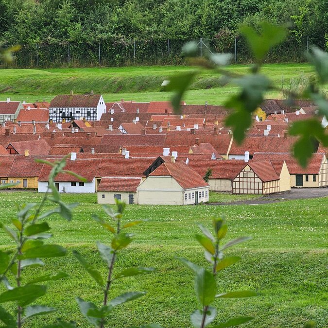 Mini-Town Fredericia mit nachgebauten Häusern im Massstab 1:10, eine Attraktion für Kinder und Erwachsene | © Shutterstock / 2488945479