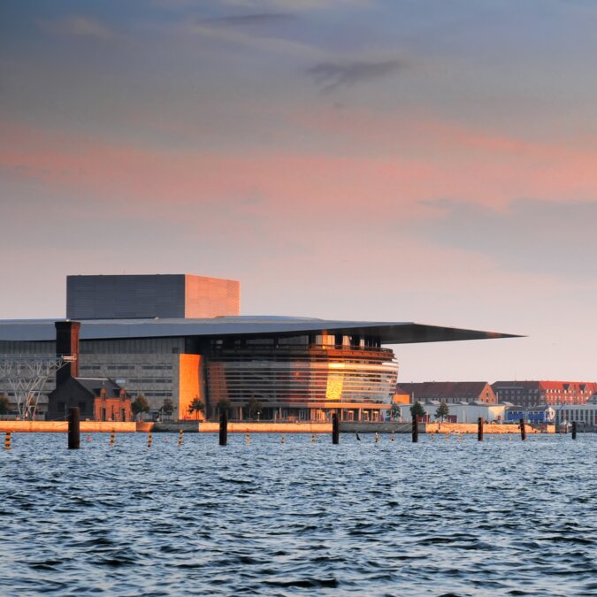 Amaliehaven und Opernhaus in Kopenhagen bei Sonnenuntergang | © Shutterstock 383401984