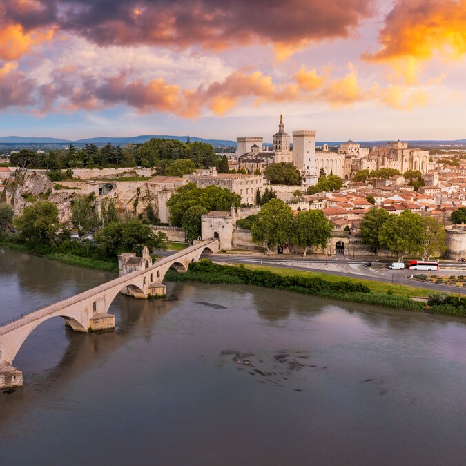 Saint-Bénezet bridge, Avignon | © shutterstock_2526650657