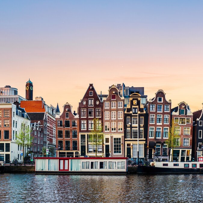 Kanalhäuser und Hausboote | © Shutterstock 2388532873