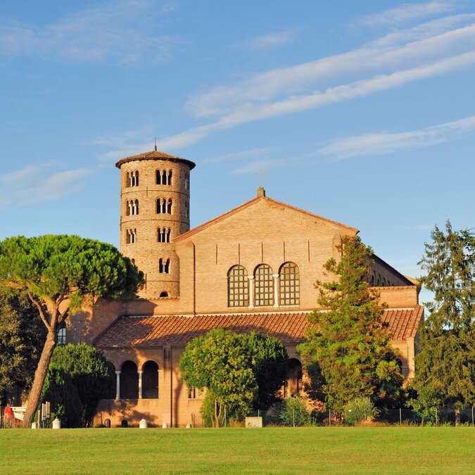 Basilika und runder Glockenturm von Ravenna | © Shutterstock 65782204