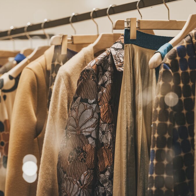 Frauenbekleidung - Herbst-Winterkollektion | © Shutterstock 521350144