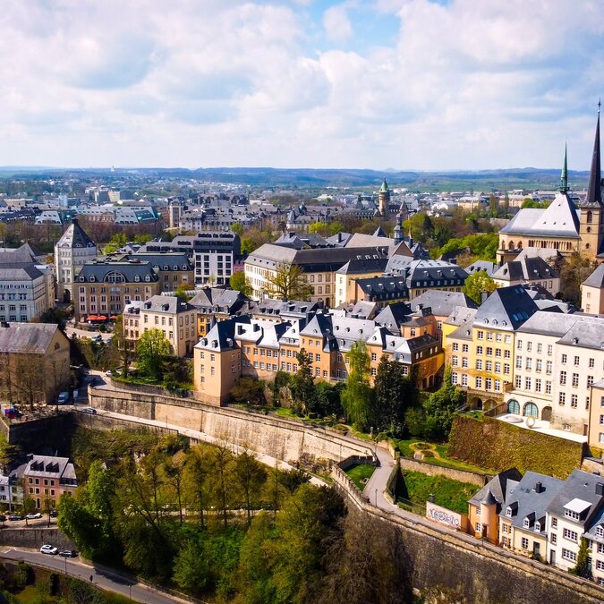 Stadt Luxemburg von oben - Luftaufnahme | © shutterstock_2246190435