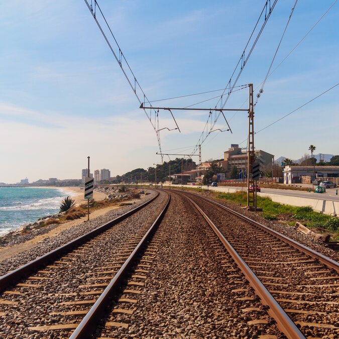 Mit dem Zug unterwegs in Spanien | © Shutterstock 391593244