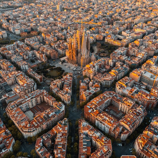 Sagrada Familia und Eixample | © Shutterstock_2165398797